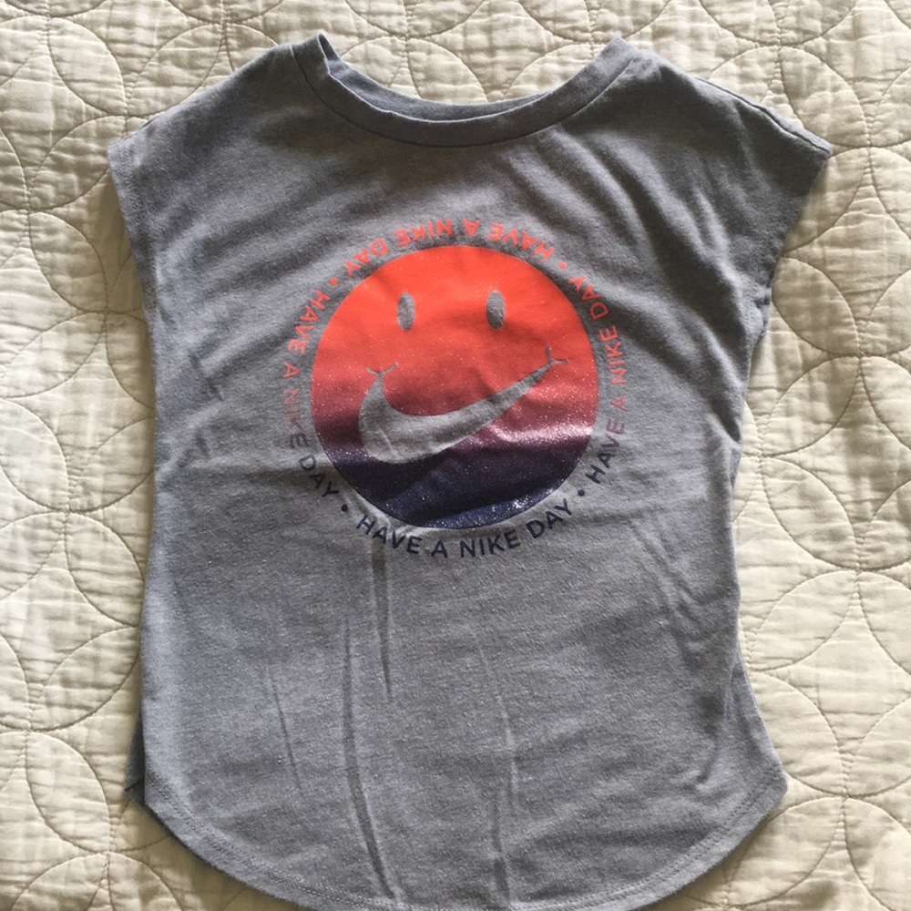 Nike T-shirt girls